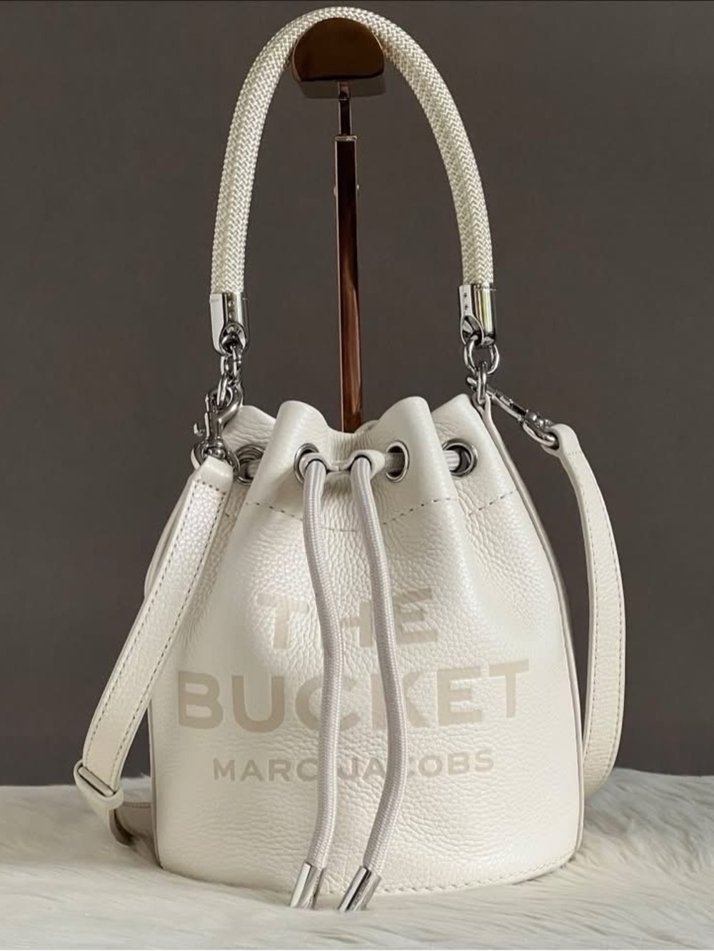 H652L01PF22 - Marc Jacobs The Leather Bucket Bag